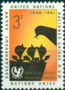 Bird feeding fledglings