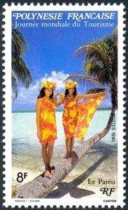 Polynesian beauties dressed in sarongs