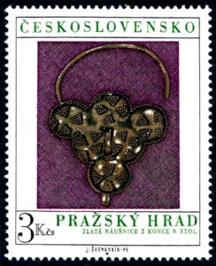 Gold earring, 9th century