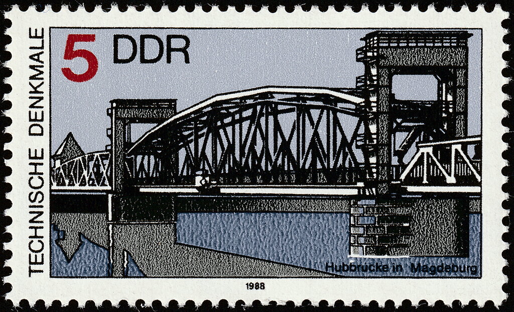 Lift-Bridge-over-Stromelbe-Magdeburg.jpg
