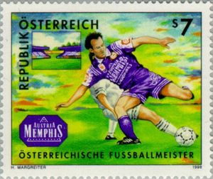 File:Karl Adamek  G.  En 1933 Au FK Austria De Vienne  Victoire En Coupe D'autriche; D. Johann Billich