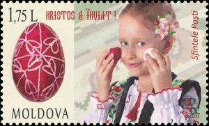 Stamp: Little Girl and Decorated Easter Eggs (Moldova(Easter (2017)) Mi ...