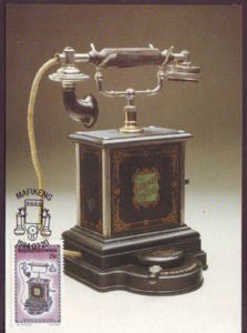 первый телефон motorola dynatac 8000x. советский телефонный аппарат. телефон 1984. телефон 1984. советский телефон.