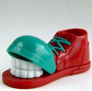 Meal Toy: Der lachende Schuh (Shoe red, cap green) (Kinder Surprise,  Germany, Federal Republic(Kinder