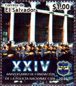 Policemen-in-front-of-police-headquarters-San-Salvador.jpg