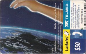 E.T. entre peluches T 4/6