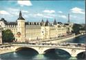 Paris. La Conciergerie et la Seine