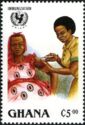 Nurse immunizing woman